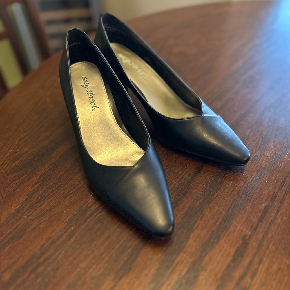 Easy Street Women's Classic Black Heels